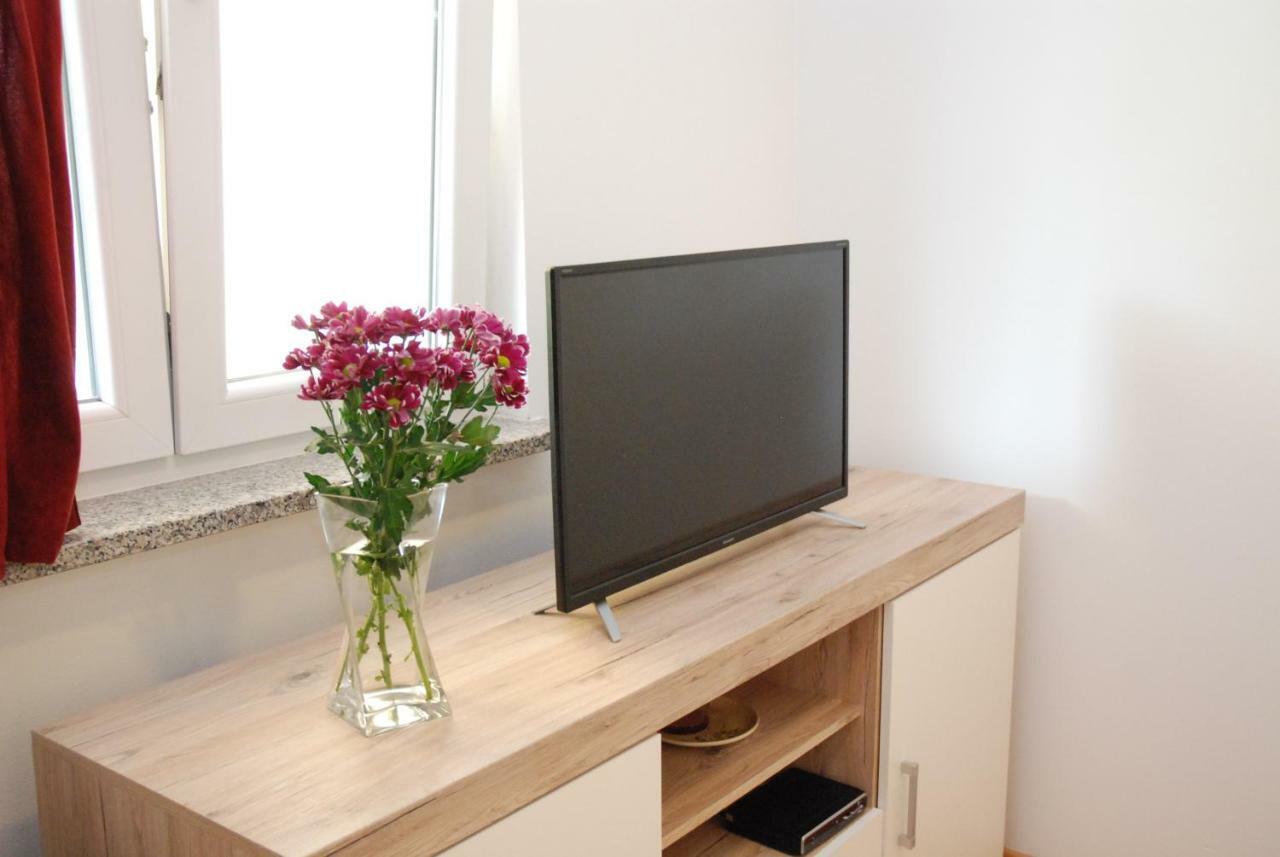 Apartmani Radin Rosini Buitenkant foto